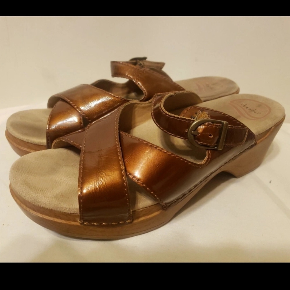 DANSKO SELA CRISSCROSS SANDALS 9 US 39 EU COPPER METALLIC PATENT LEATHER SLIDES